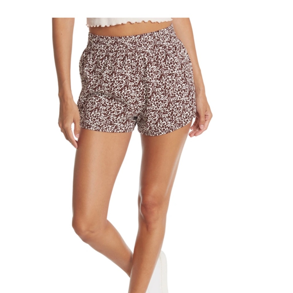 ABOUND Dolphin Hem Shorts In Ivory- Brown Mini Moo